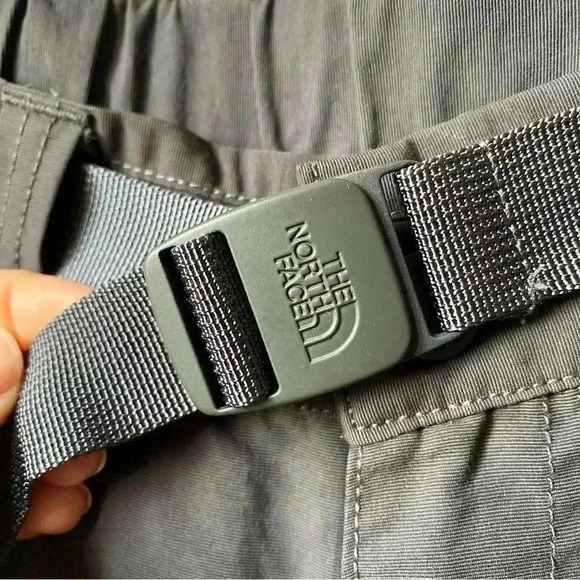 The North Face Men’s Convertible Cargo Trail Pants Dark Gray M Zip-Off to Shorts - Picture 5 of 11